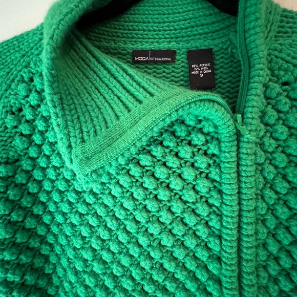 Emerald Green Modo Sweater. Sz Small-Medium - Picture 2 of 4
